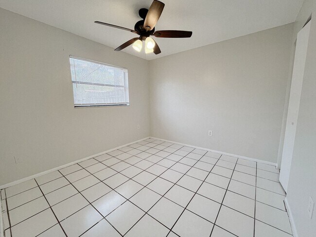 Building Photo - 5723 Silver Spur Dr