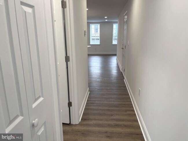 Building Photo - 26 S State St