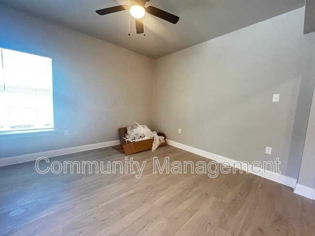 Building Photo - 637 Iberville St