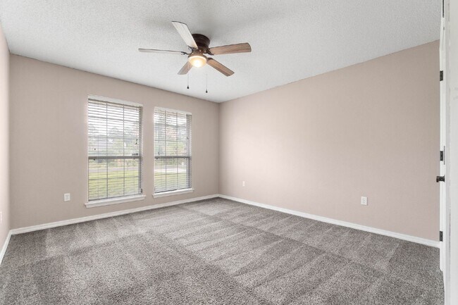 Building Photo - 2363 Sunrise Dr