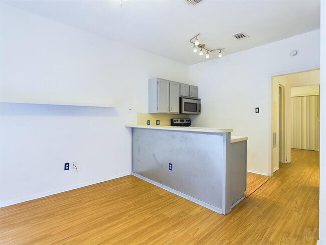 Building Photo - 2210 Pearl St