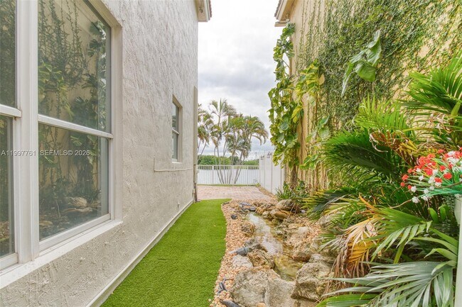 Building Photo - 5363 SW 38th Ave