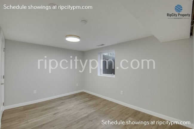 Building Photo - 2521 SE 64th Ave