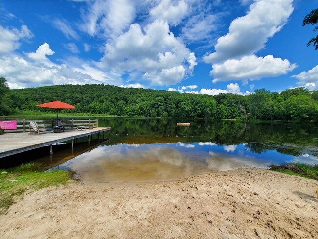 Building Photo - 42 Lake Celeste Dr