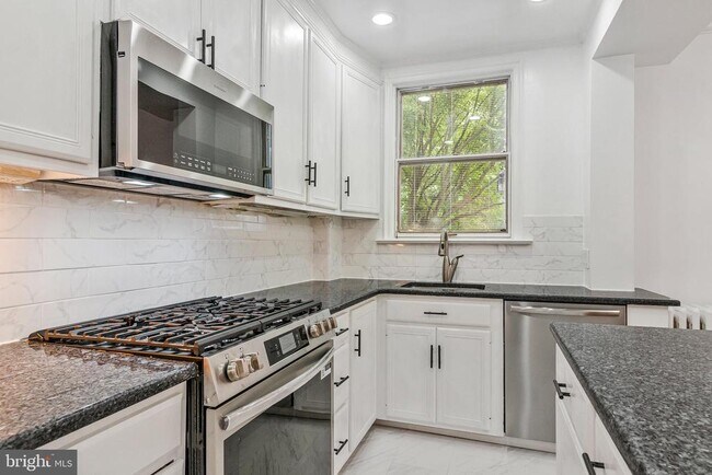 Building Photo - 4414 Volta Pl NW