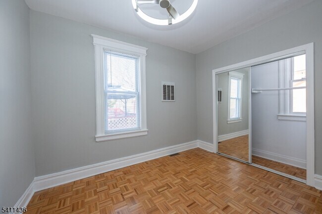 Building Photo - 24 Llewellyn Ave