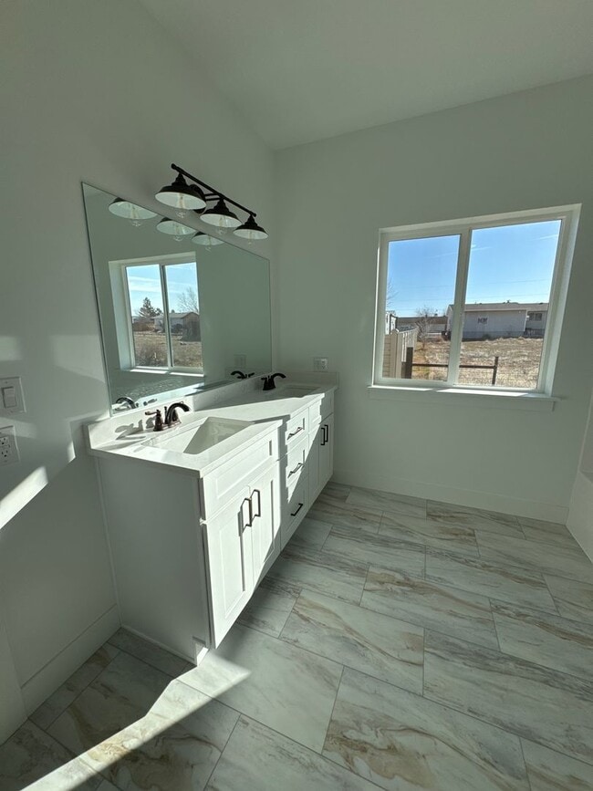 Building Photo - 729 W 350 N