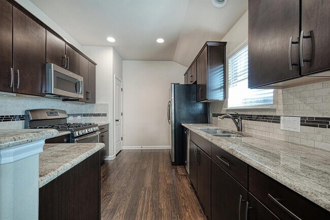 Building Photo - 320 Rock Mill Loop