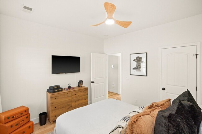 Building Photo - 221 Waldron View Dr