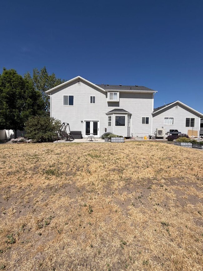 Building Photo - GORGEOUS SPACOUS HOMESTEAD!!!