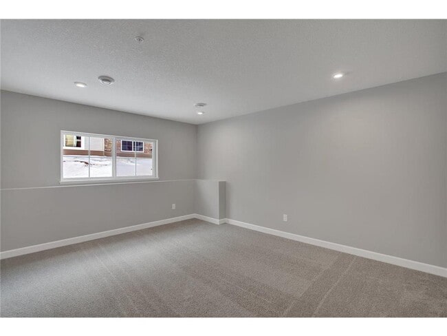 Building Photo - 855 Roselyn Dr