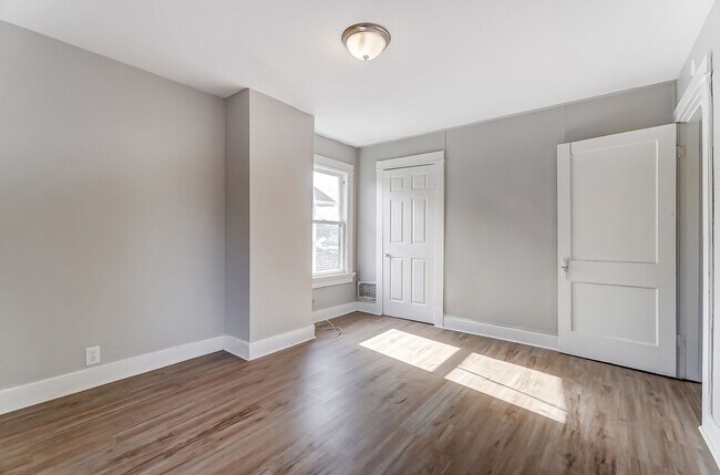 Building Photo - Three Bedroom Home for Lease in Dayton!