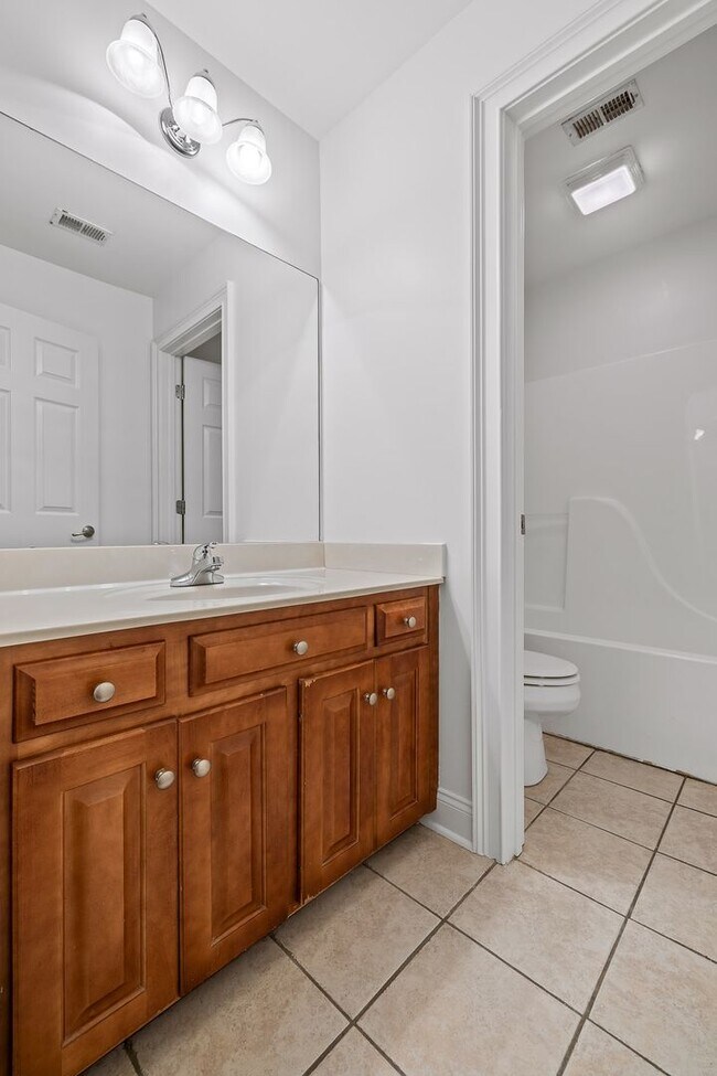 Building Photo - Newly renovated 3-bedroom, 2-bathroom town...
