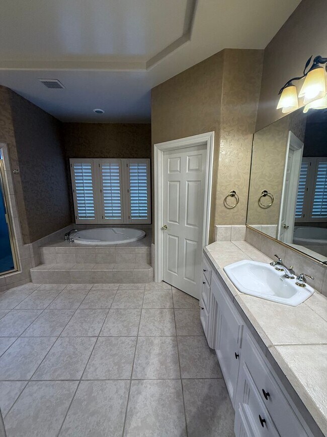 Building Photo - Beautiful 4-Bedroom Home with Office and S...