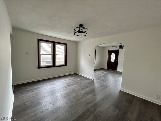 Building Photo - 121 Parr Ave