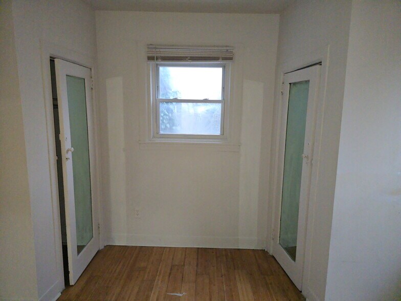 Building Photo - 1107 Lindley Ave