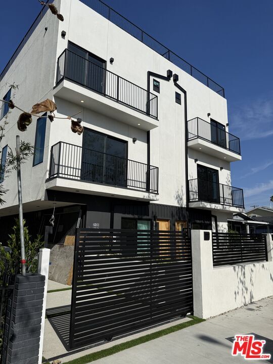 Building Photo - 2135 S Longwood Ave