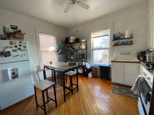 Building Photo - $6,000 | 8 Bedroom, 4 Bathroom Multi Floor...