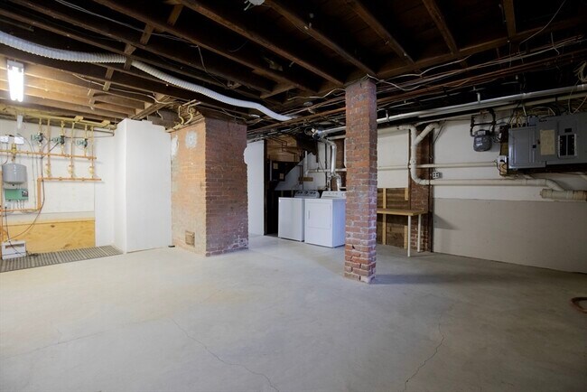 Building Photo - 115 Taylor St