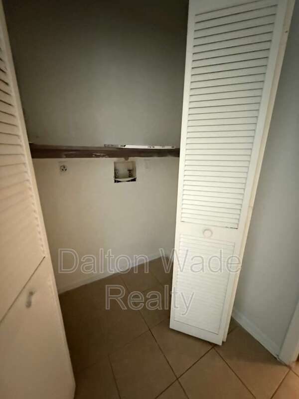 Building Photo - 2045 Sunset Grove Ln