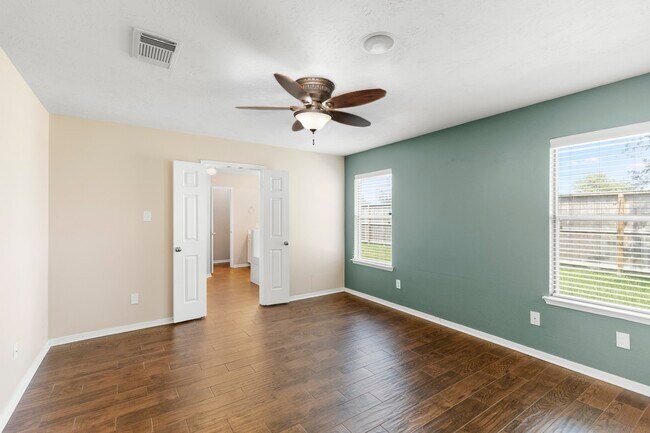 Building Photo - 3403 Cypress Village Dr