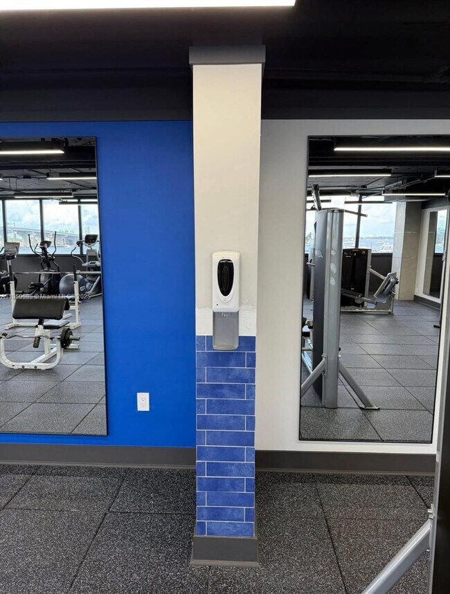 Building Photo - 555 NE 15th St