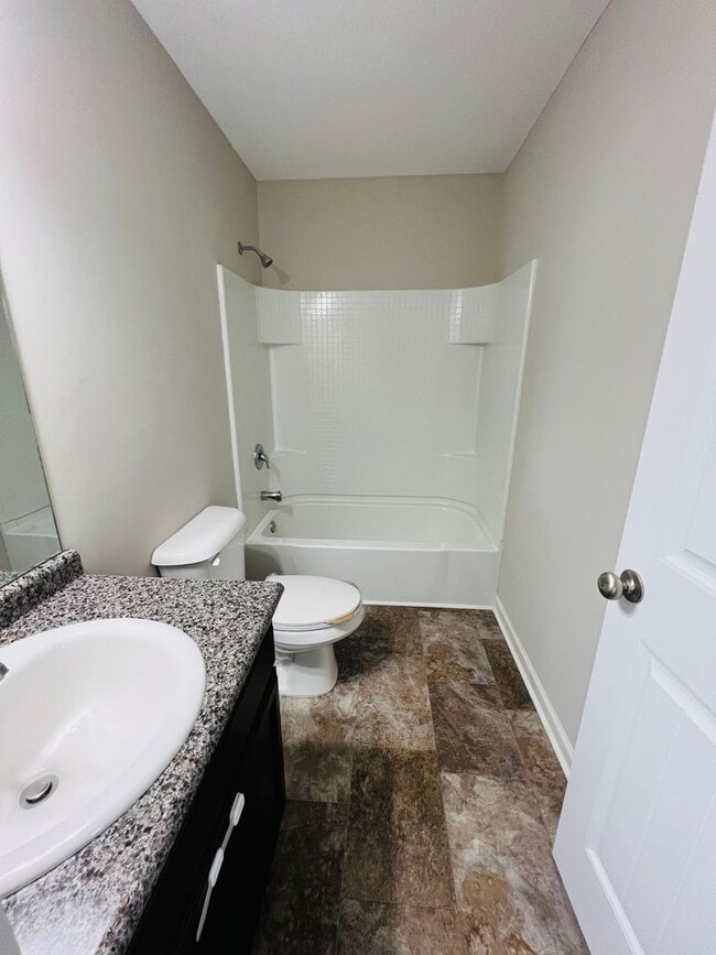 Building Photo - AVAILABLE NOW!