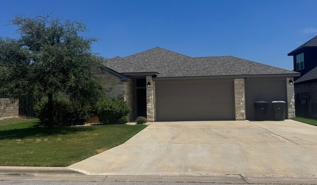 Building Photo - 1915 Rustic Manor Dr