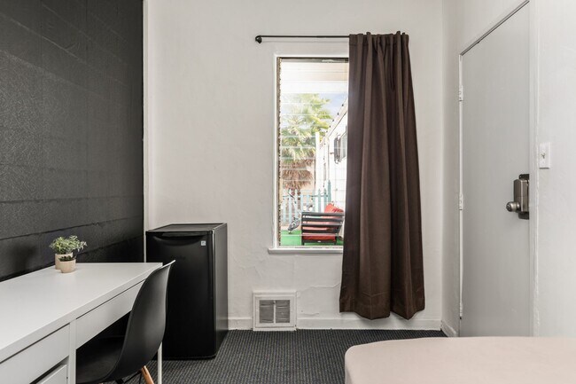 Building Photo - 832 Hilgard Ave