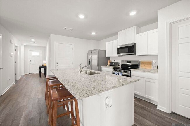 Building Photo - Dawes Court 13419