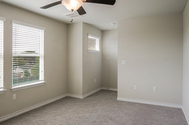 Building Photo - 5306 Golden Canary Ln