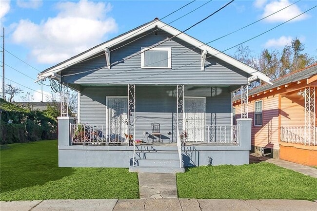 Building Photo - 2 Bedroom 1 Bath Multi Family Home