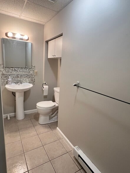 Bathroom - 3030 Butler Pike