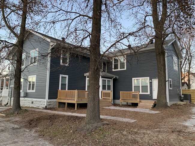 Back View of Building - 400 E Twin Springs St