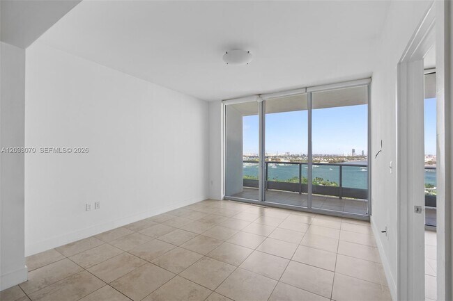 Building Photo - 900 Biscayne Blvd