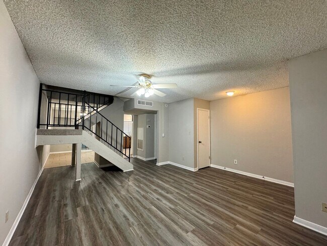 Building Photo - Great Condo for lease in North Austin!