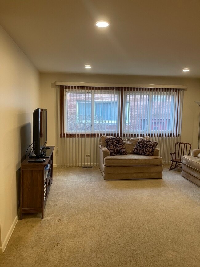 Building Photo - 8326 Christiana Ave