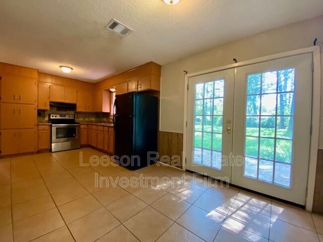 Building Photo - 6333 Alameda Dr