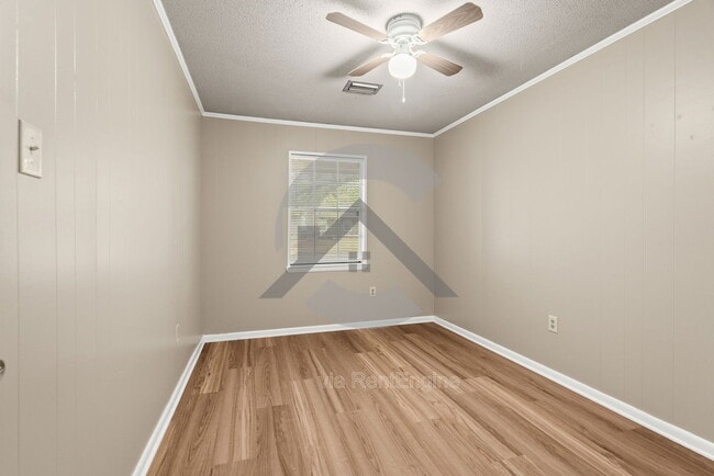 Building Photo - 2403 Broadview Ave