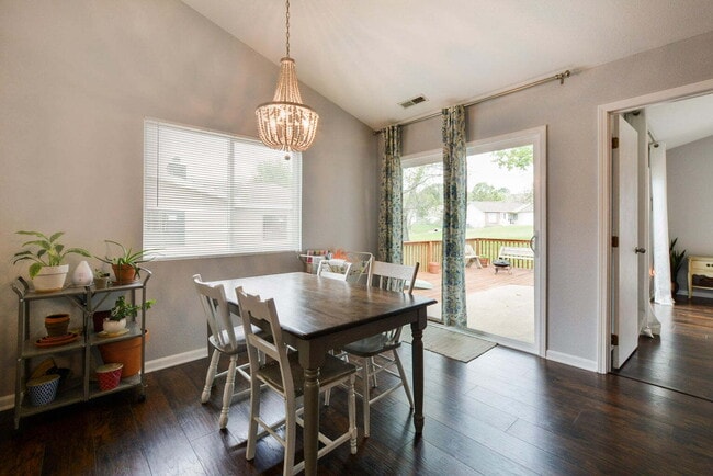 Building Photo - Welcome to your future home in Branson, MO!