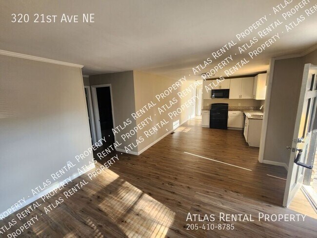 Building Photo - 320 21st Ave NE