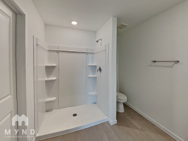 Building Photo - 217 Poplar Pl