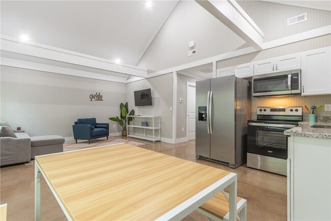 Building Photo - 1025 Smyzer Rd