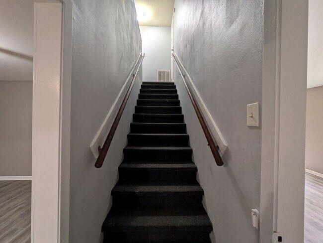 Building Photo - 6350 Arrowhead Dr