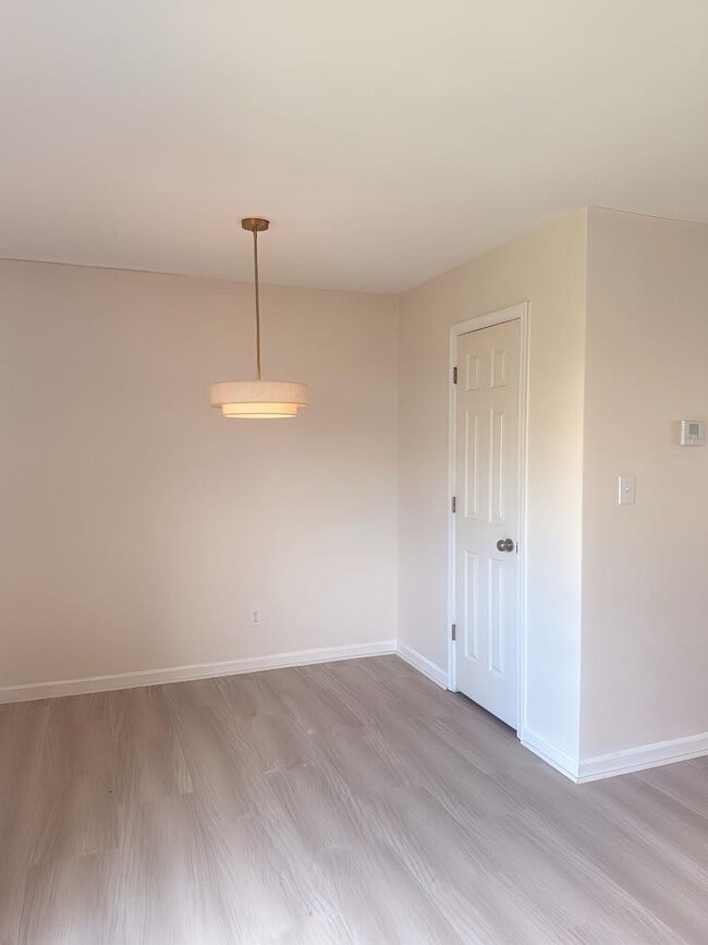 Building Photo - 986 Aztec Dr