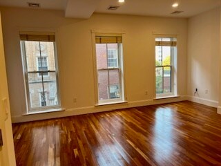 Primary Photo - 31 Temple St