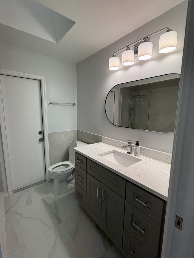 Building Photo - 8434 Cypress Lake Cir