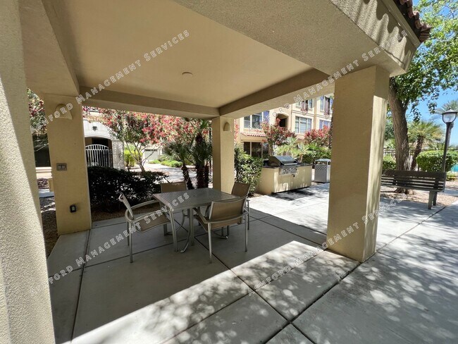 Building Photo - Scottsdale Luxury 2 Bed Condo with Mountain Views - Gated Artesia - Utilities Included