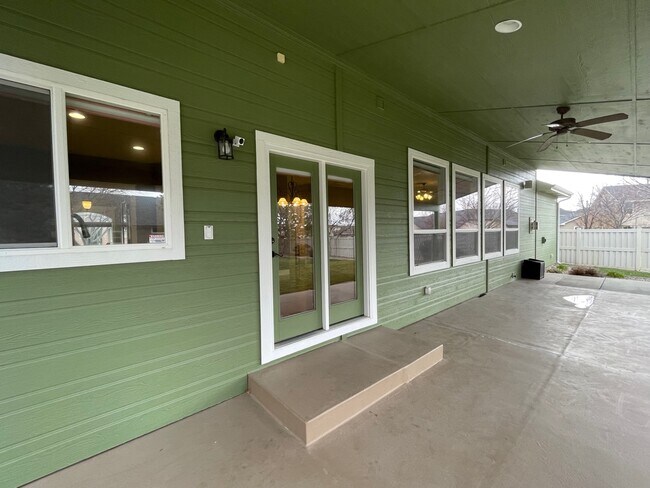 Building Photo - 2725 S Groom Way