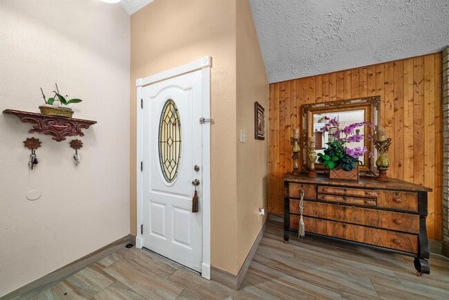 Building Photo - 16323 La Luna Dr